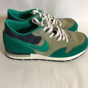 New Men's Green Nikes Size US 10 (Eur 44)